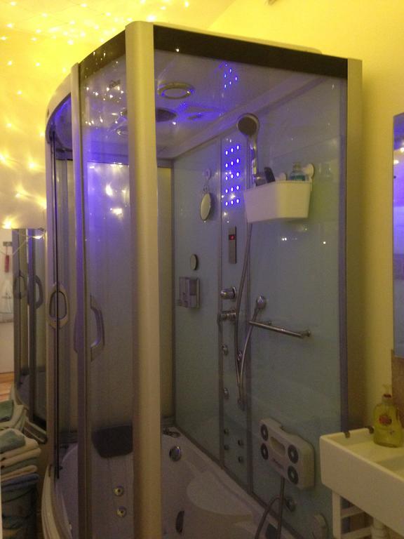 Two Top Central Beach Studios - Also Separate Spa Cabin And Watersports Брайтонн Номер фото